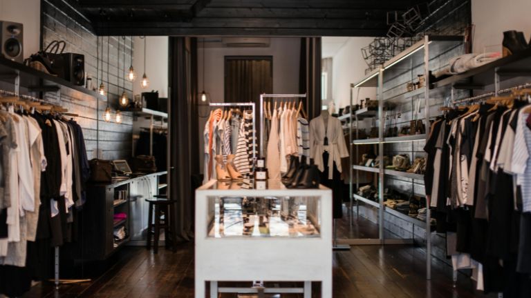 خرید مانتو شلوار عمده از هفت ‌تیر و بازار تهران | حضوری vs آنلاین