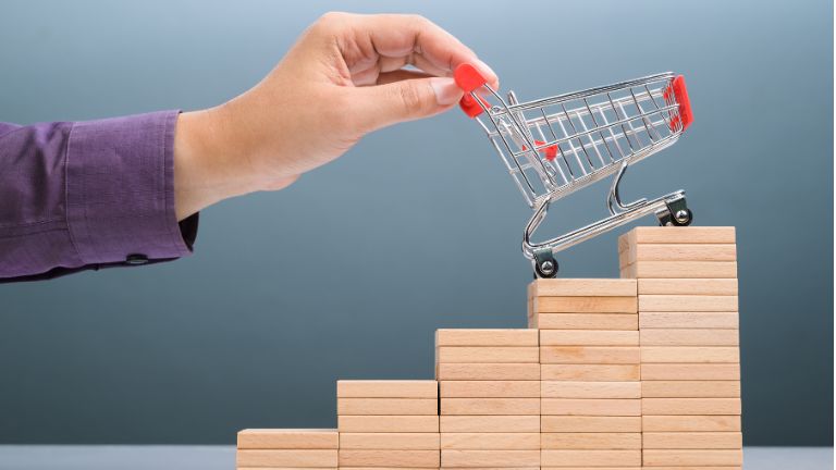 15 راه بازاریابی برای افزایش فروش لباس و پوشاک در سال 1404