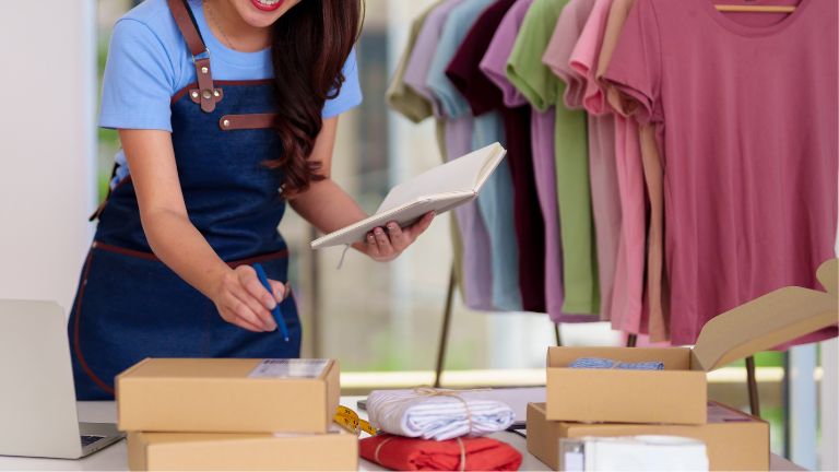 مدیریت انبار پوشاک در فروشگاه‌ها - راهکارهایی برای کاهش هزینه‌ها و بهبود سودآوری