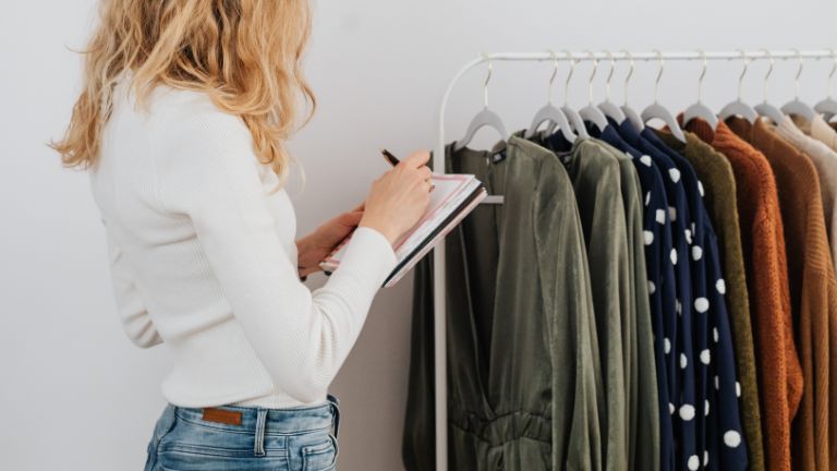 مدیریت انبار پوشاک در فروشگاهها - راهکارهایی برای کاهش هزینهها و بهبود سودآوری